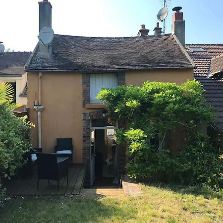 Maisonnette Le Long Du Loing Episy Bagian luar foto